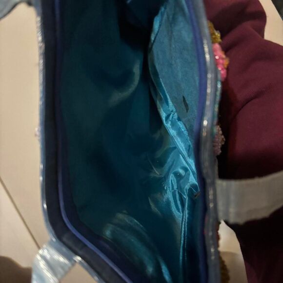 Embroidered and beaded floral tote bag in blue - Picture 5 of 6